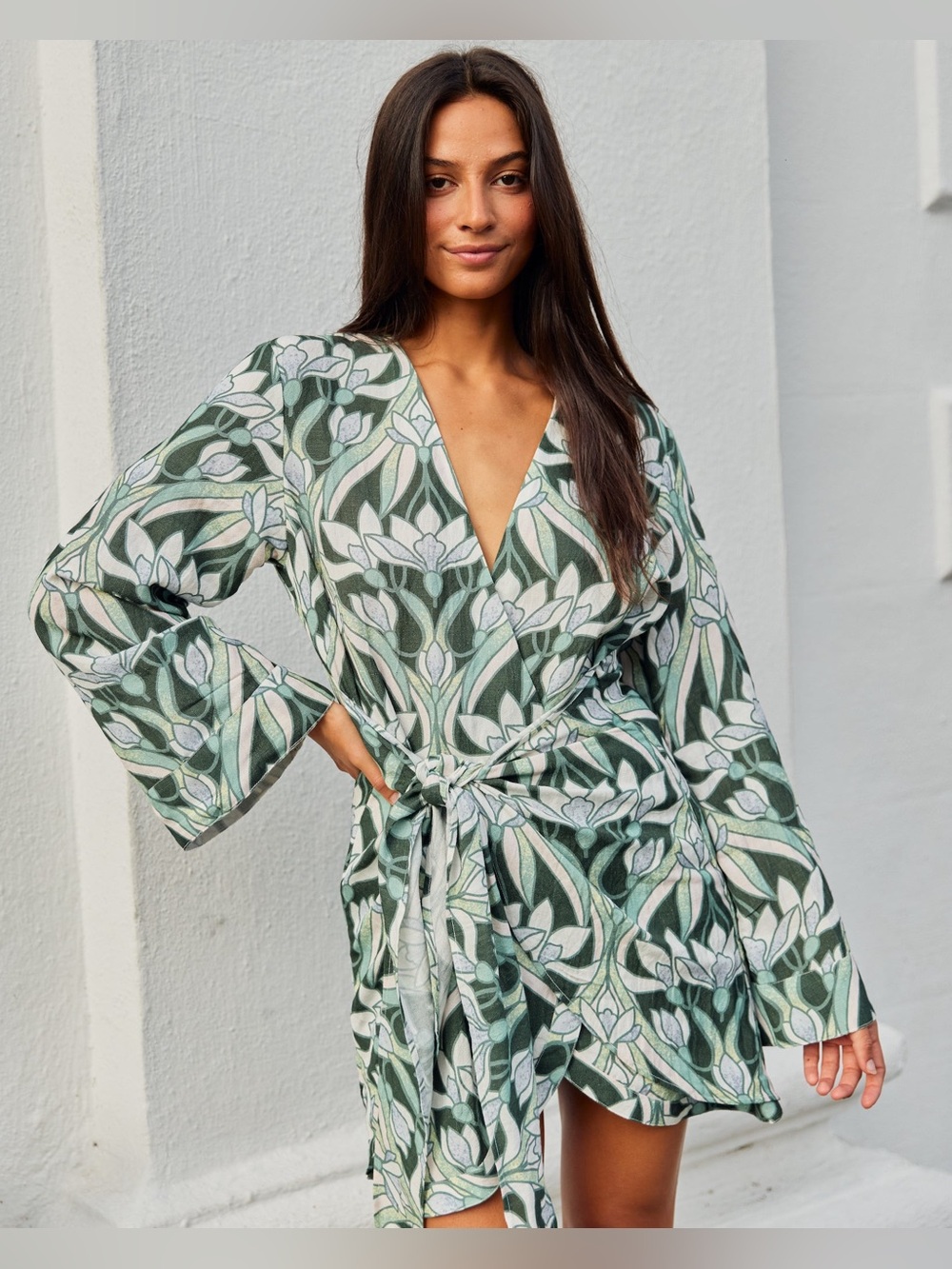 NWT KENNY FLOWERS Queen Street Wrap Mini Dress Linen Blend Green Size Medium